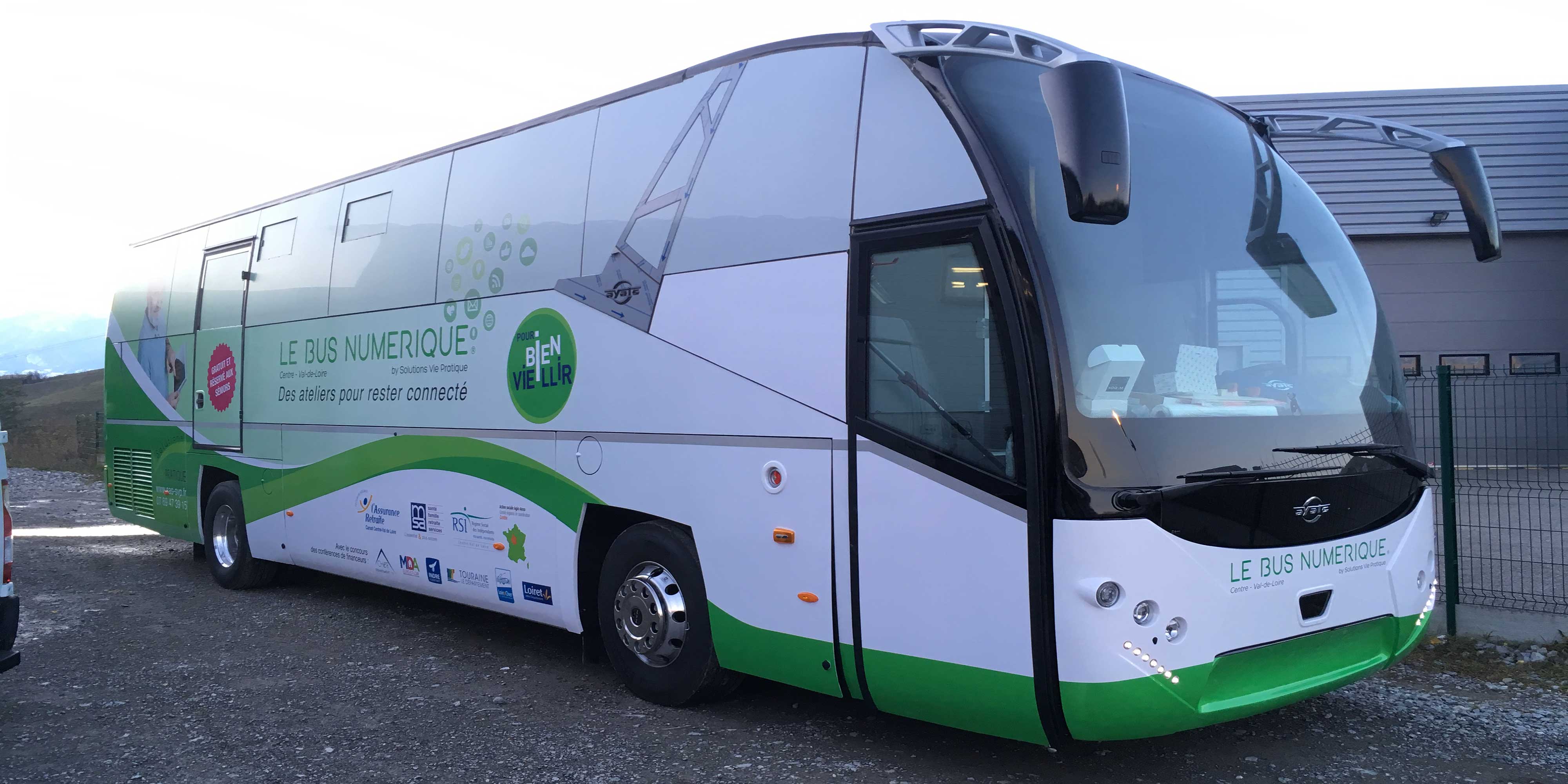 Le Bus Numérique Centre Val de Loire by Solutions Vie Pratique